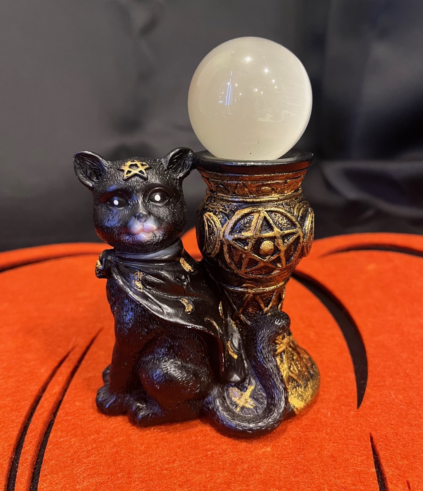 Black cat Halloween style sphere stand