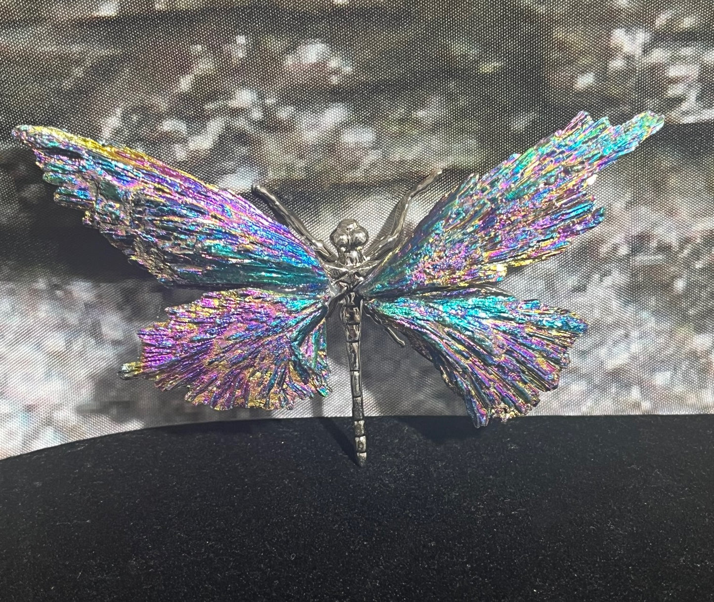 Dragonfly natural crystal display