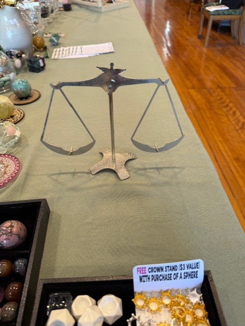 Scale stand: 3 2/3 sq, 7.5 high